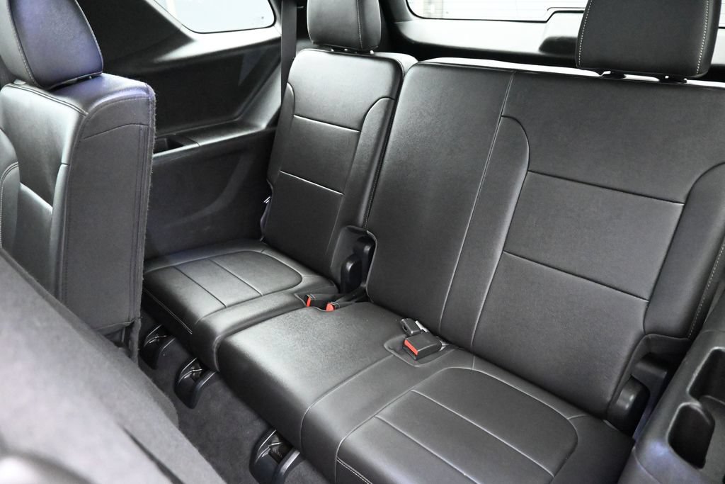 Used 2023 Chevrolet Traverse LT w/ LT Premium Package AWD/4WD image 14