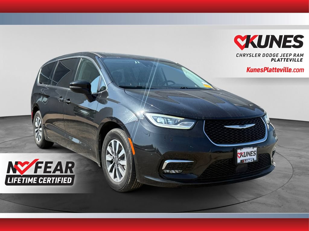 Used 2023 Chrysler Pacifica Touring-L FWD image 1