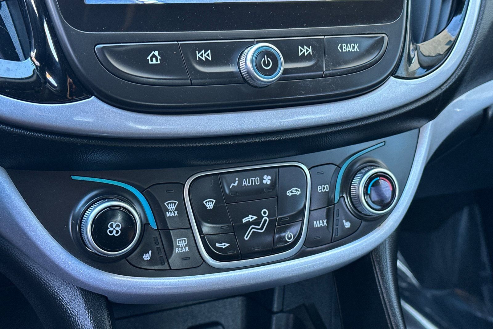 Used 2018 Chevrolet Volt LT w/ Comfort Package image 22