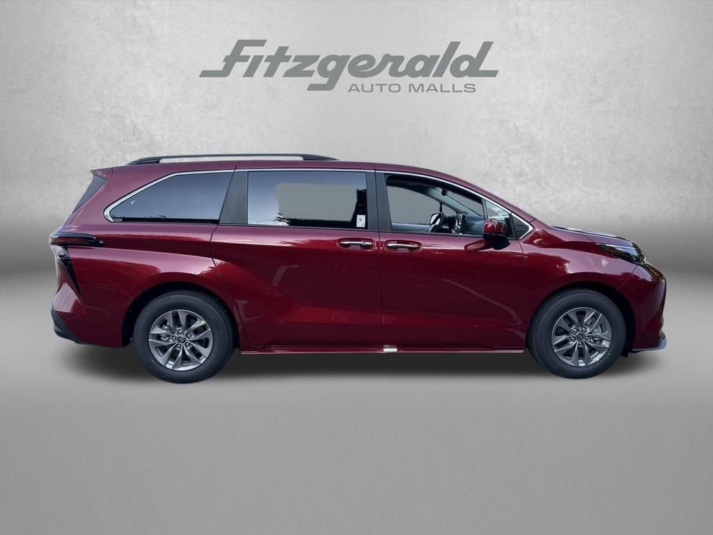 Used 2026 Toyota Sienna XLE AWD/4WD image 8