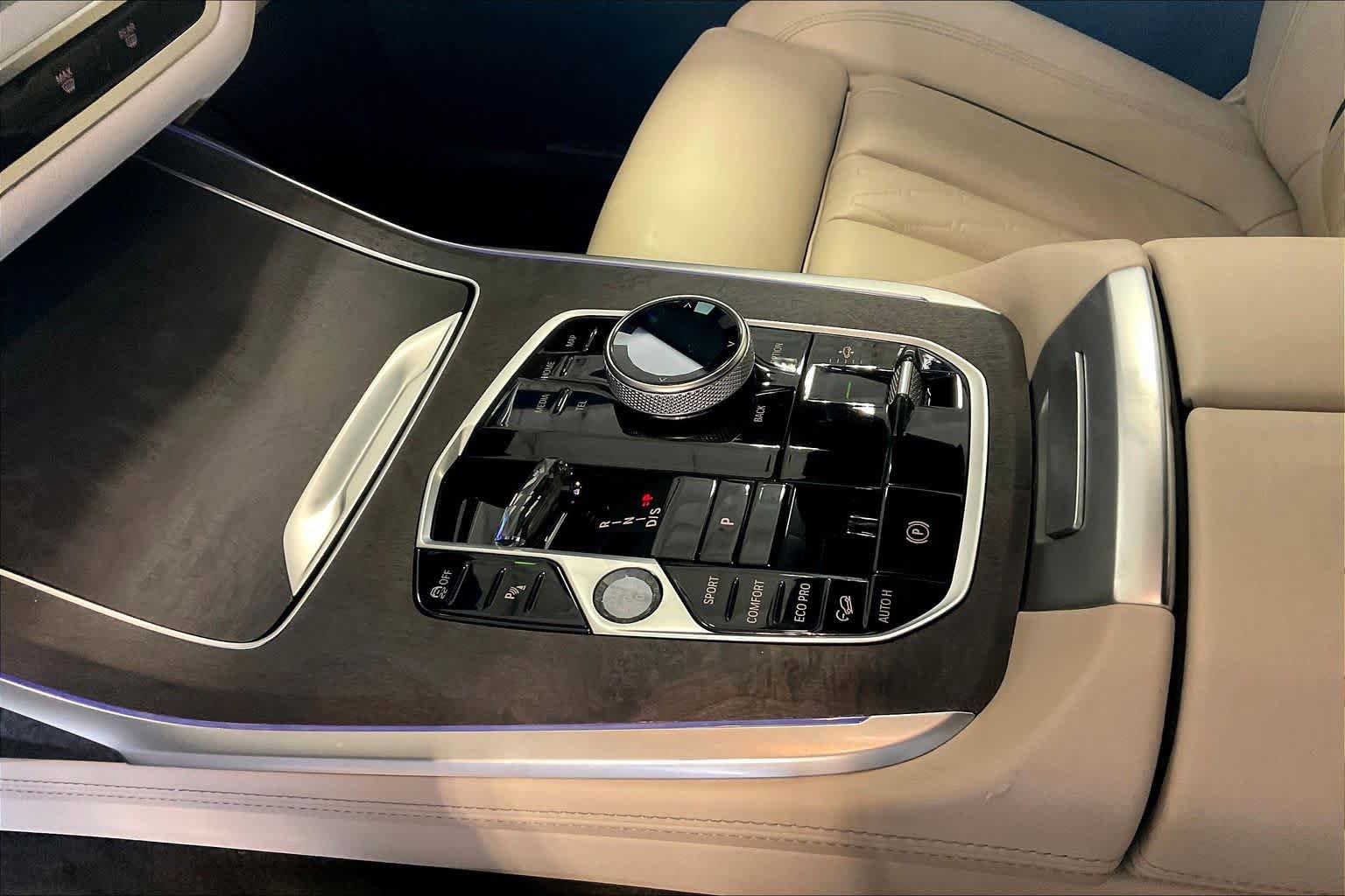 Used 2023 BMW X7 xDrive40i w/ M Sport Package AWD/4WD image 15