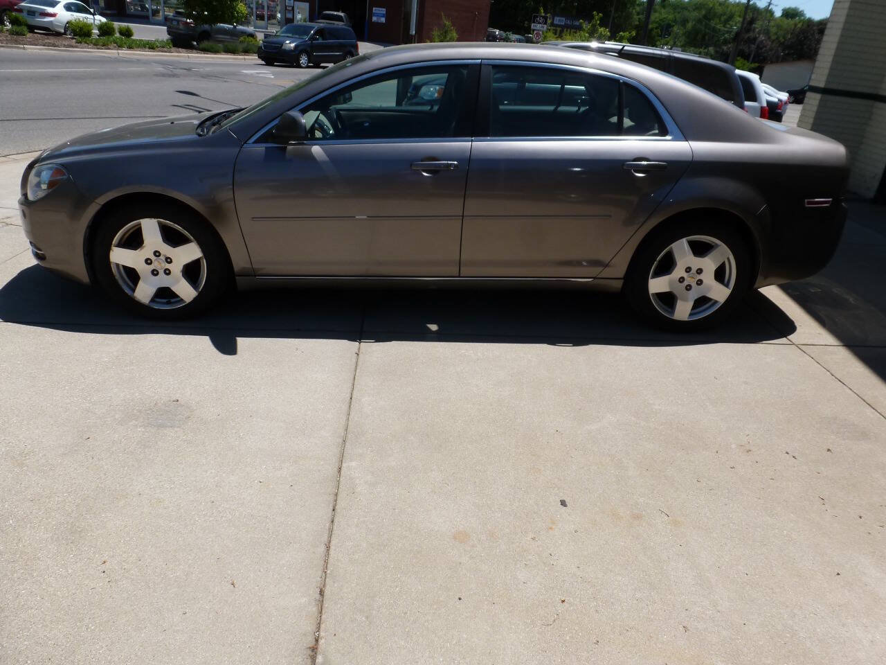 Used 2010 Chevrolet Malibu LT w/ HFV6 Engine Package FWD image 6