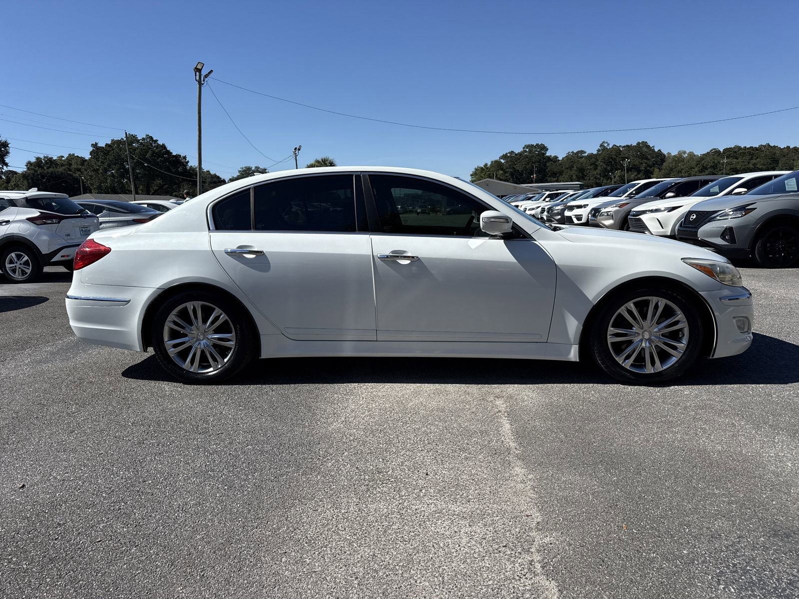 Used 2013 Hyundai Genesis 3.8 w/ Premium Pkg RWD image 7