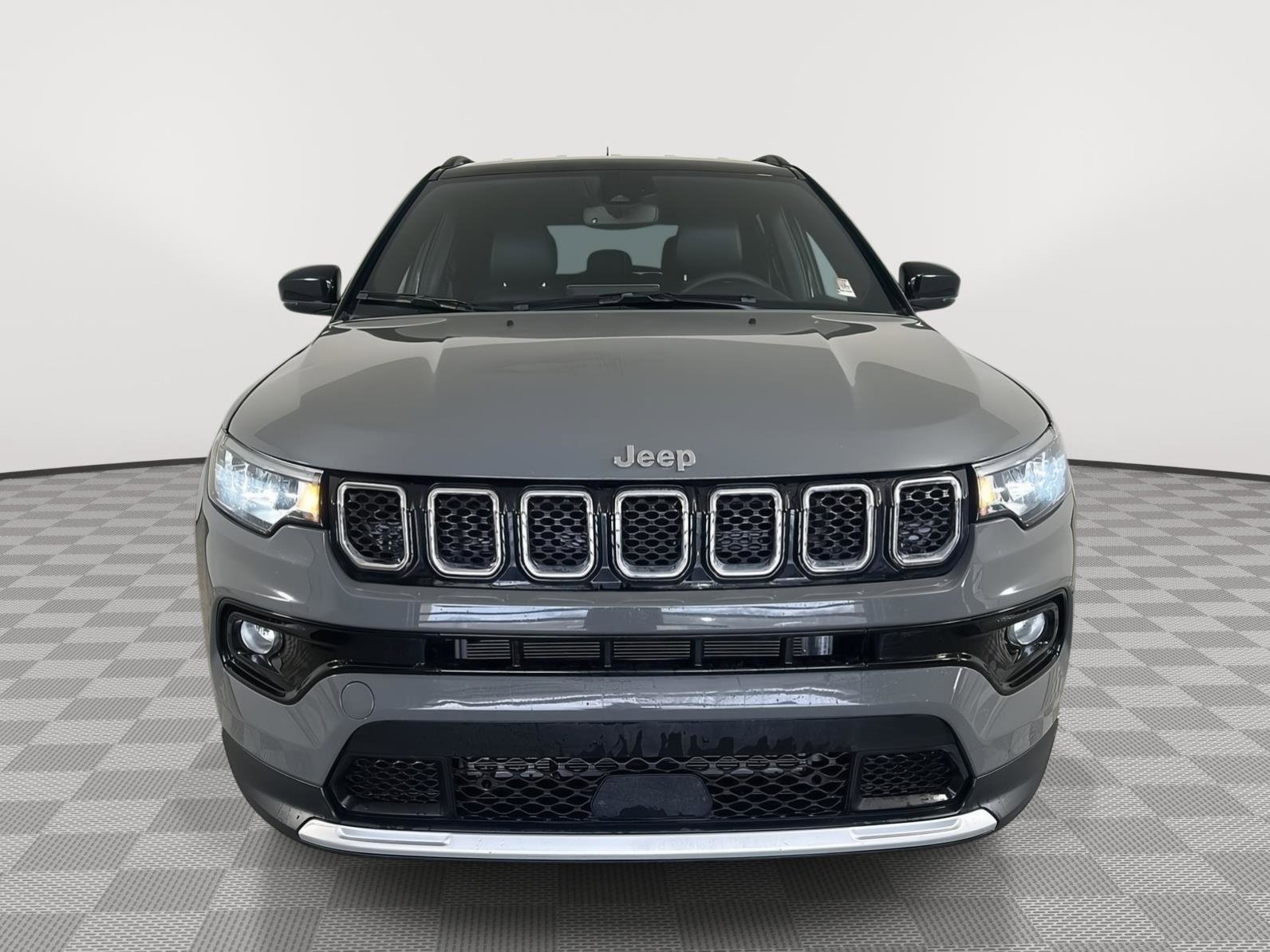 Used 2024 Jeep Compass Limited image 2