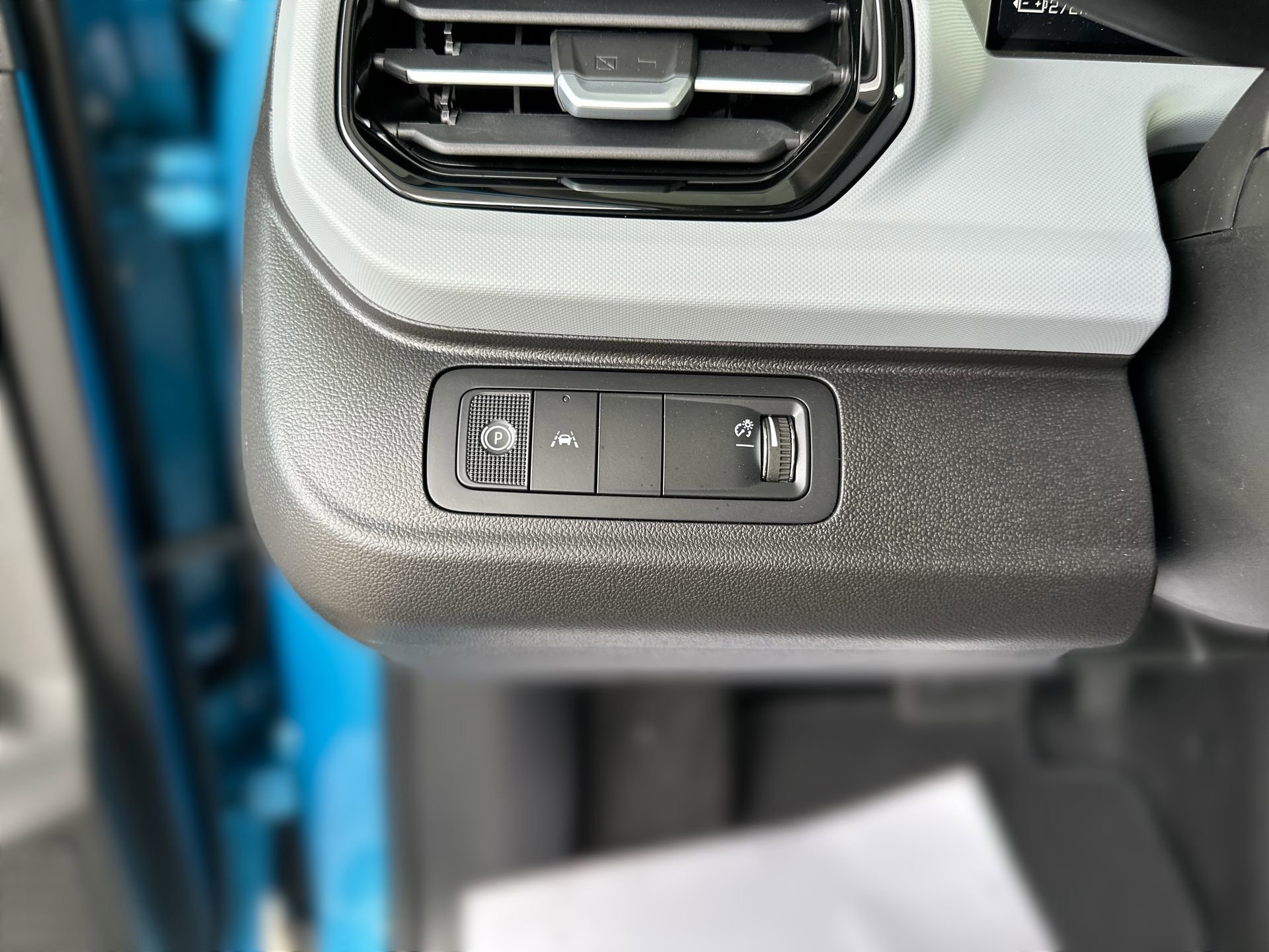 New 2027 Chevrolet Bolt LT FWD image 17