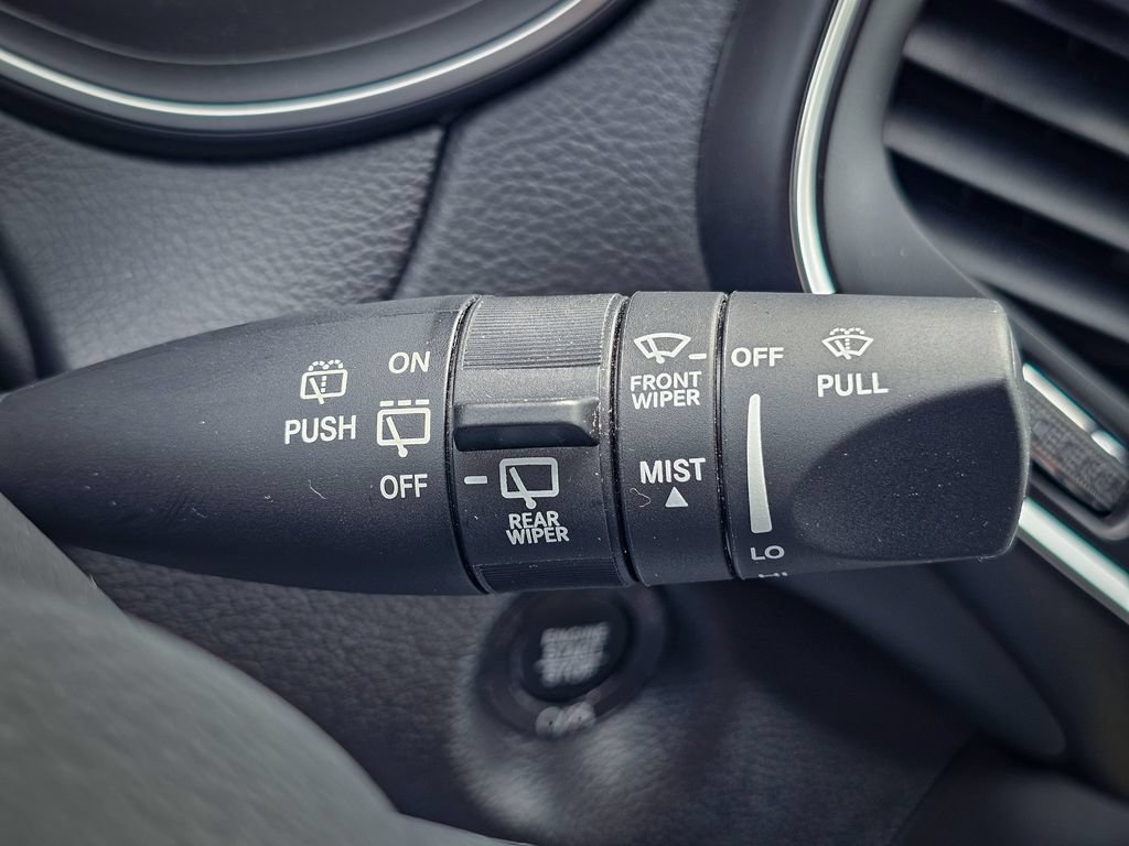 Used 2021 Jeep Cherokee Latitude Plus AWD/4WD image 17