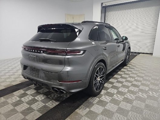 Used 2025 Porsche Cayenne image 3