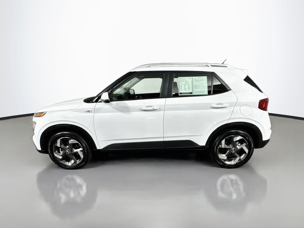 Used 2025 Hyundai Venue SEL FWD image 5