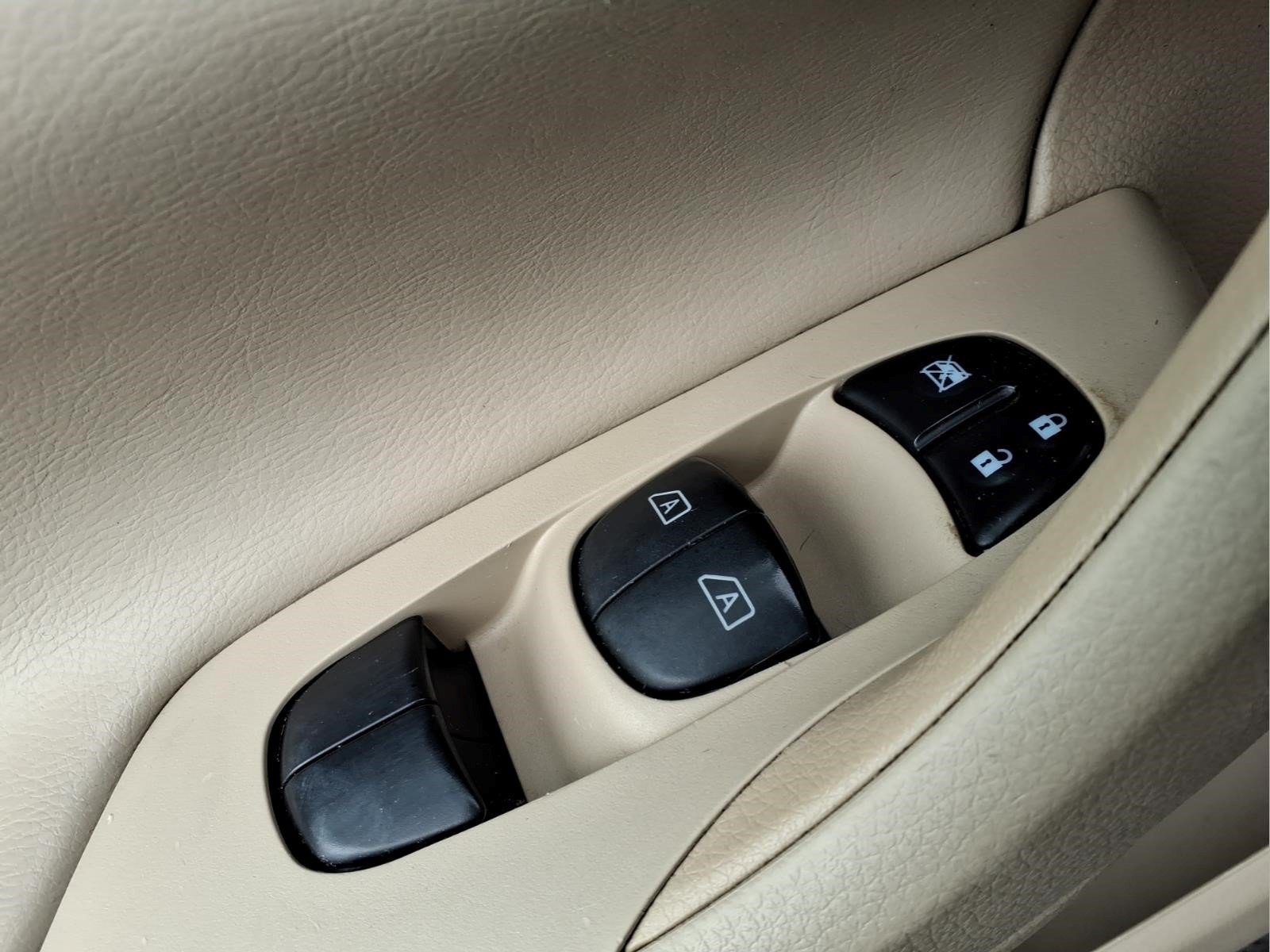 Used 2015 Nissan Altima 2.5 SV w/ Convenience Package FWD image 16