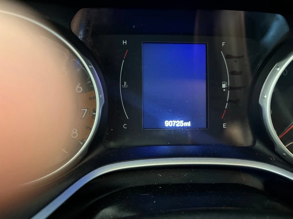 Used 2017 Jeep Compass Latitude w/ Cold Weather Group FWD image 2