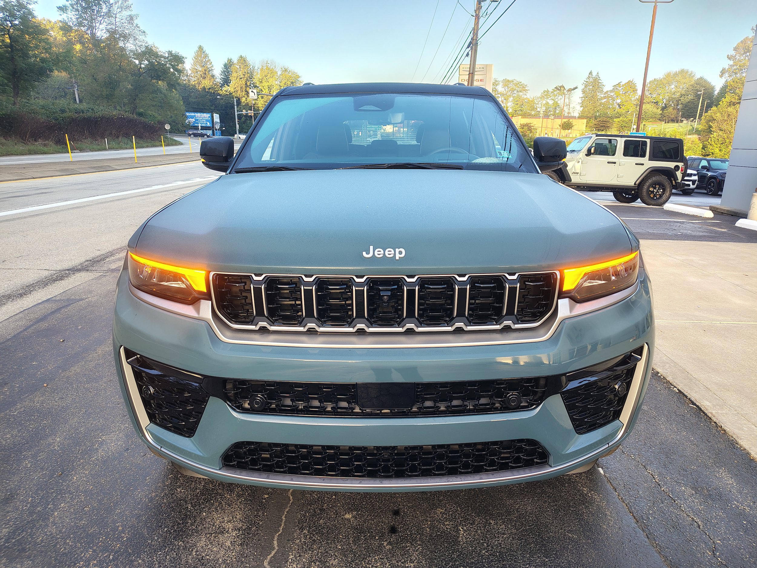 New 2027 Jeep Grand Cherokee Summit AWD/4WD image 3