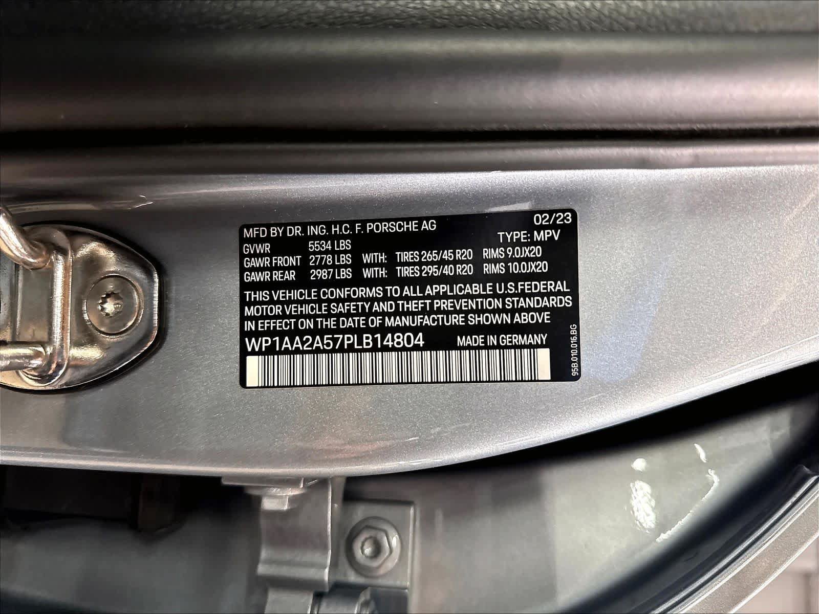 Used 2023 Porsche Macan AWD/4WD image 35