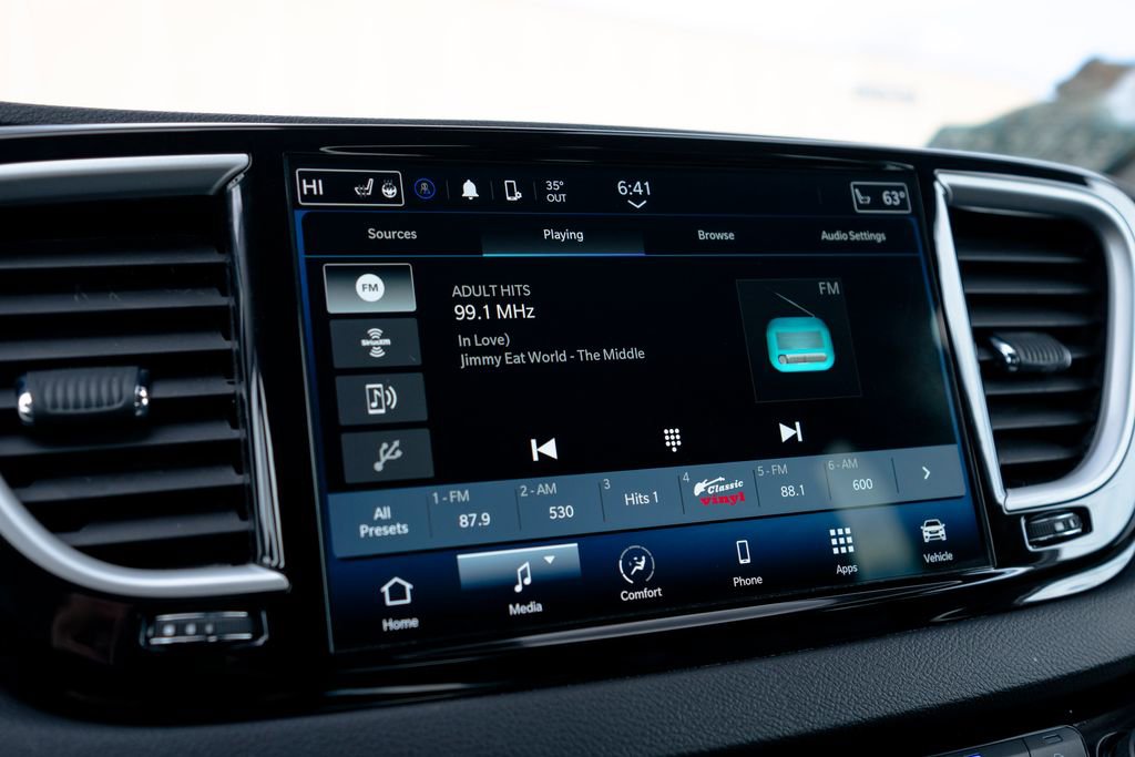 Used 2024 Chrysler Pacifica Touring-L image 29