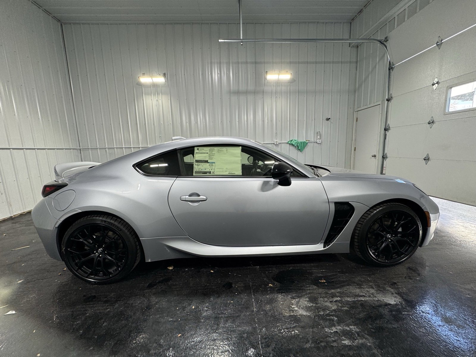 New 2025 Toyota GR86 Premium w/ GR Wheel Package (TMS image 4