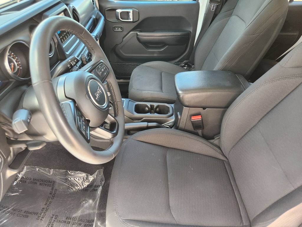 Used 2023 Jeep Gladiator Sport AWD/4WD image 4