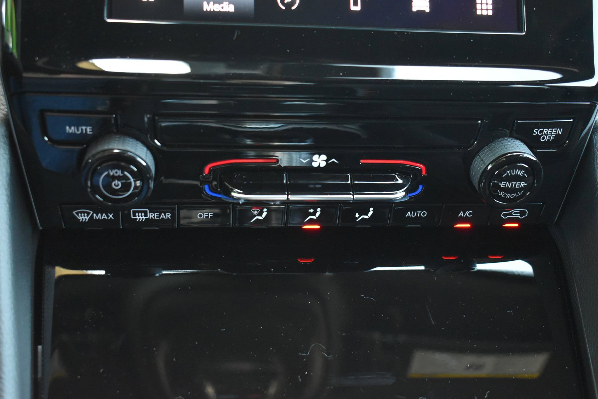 New 2025 Jeep Grand Cherokee Laredo X image 29