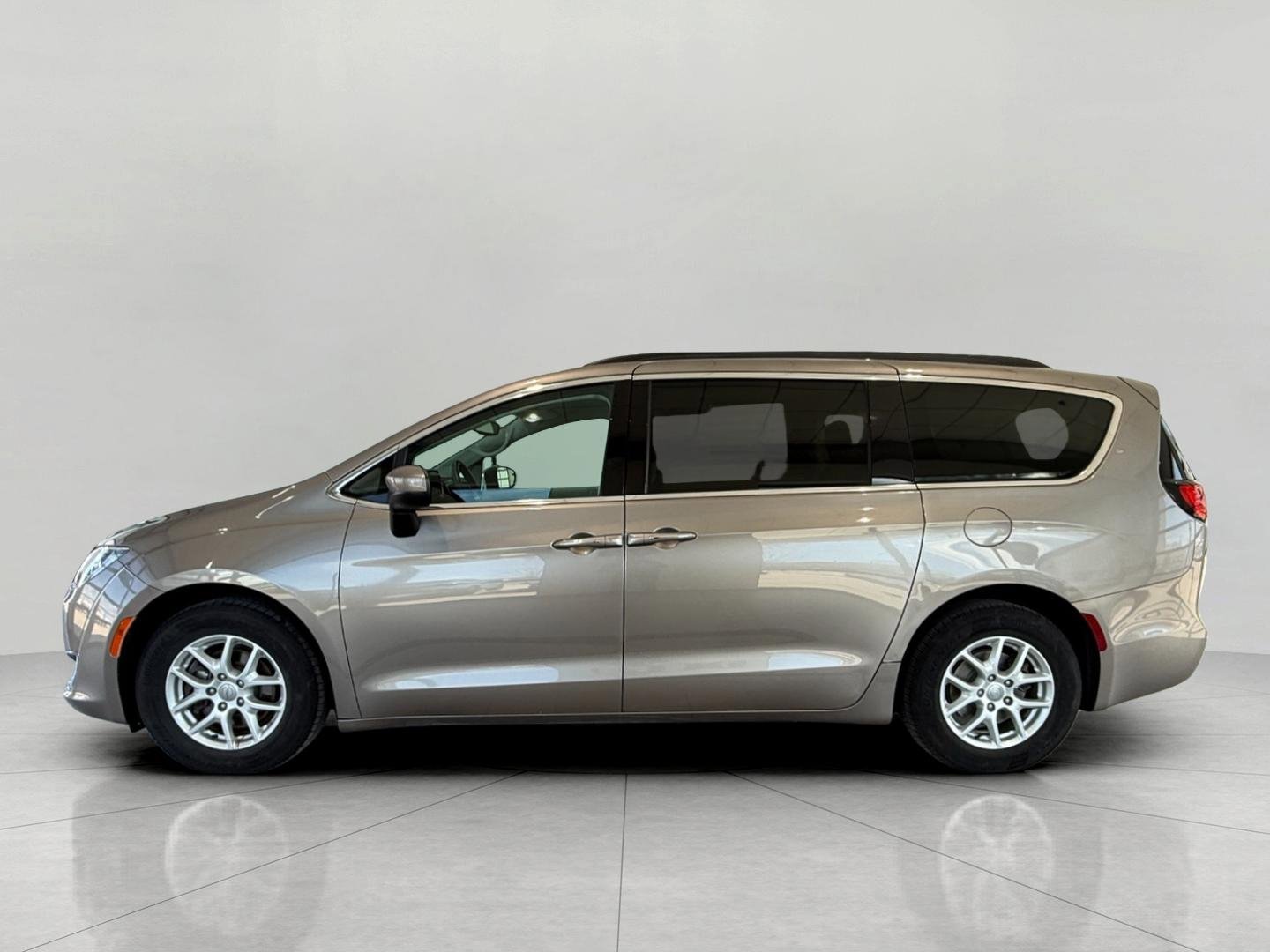 Used 2017 Chrysler Pacifica Touring Plus image 8