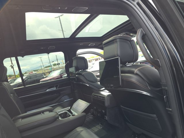 Used 2025 Jeep Grand Wagoneer Series III w/ Rear Seat Video Group 1 AWD/4WD image 39