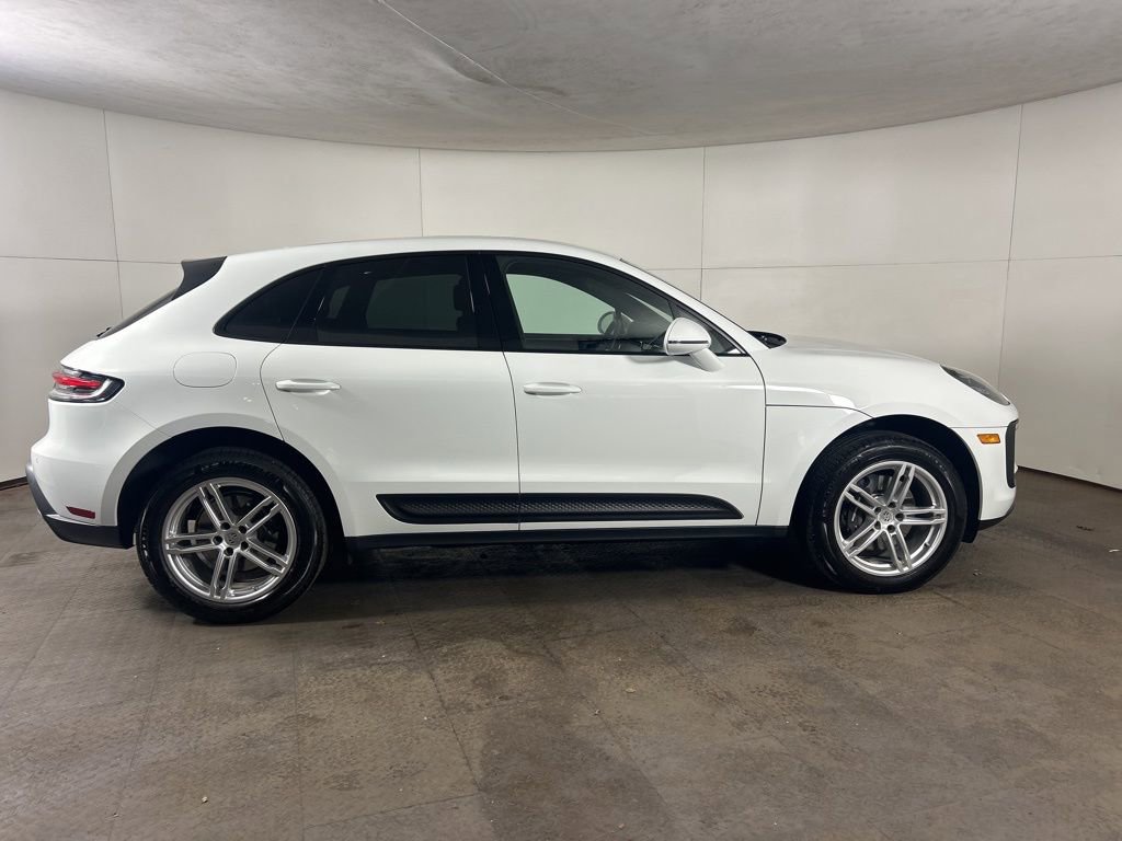 Certified 2025 Porsche Macan image 8