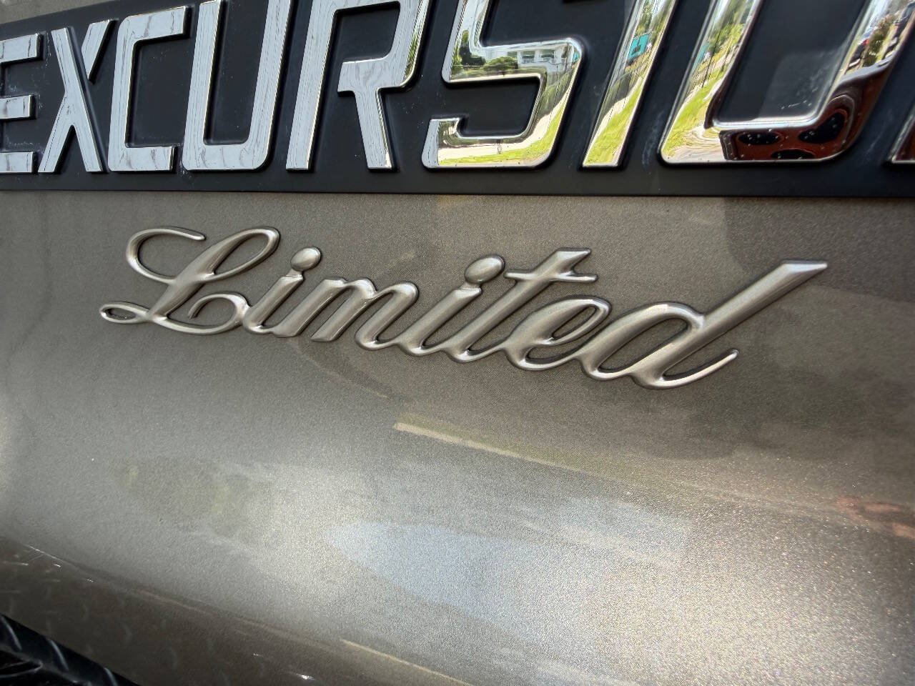 Used 2004 Ford Excursion Limited AWD/4WD image 4