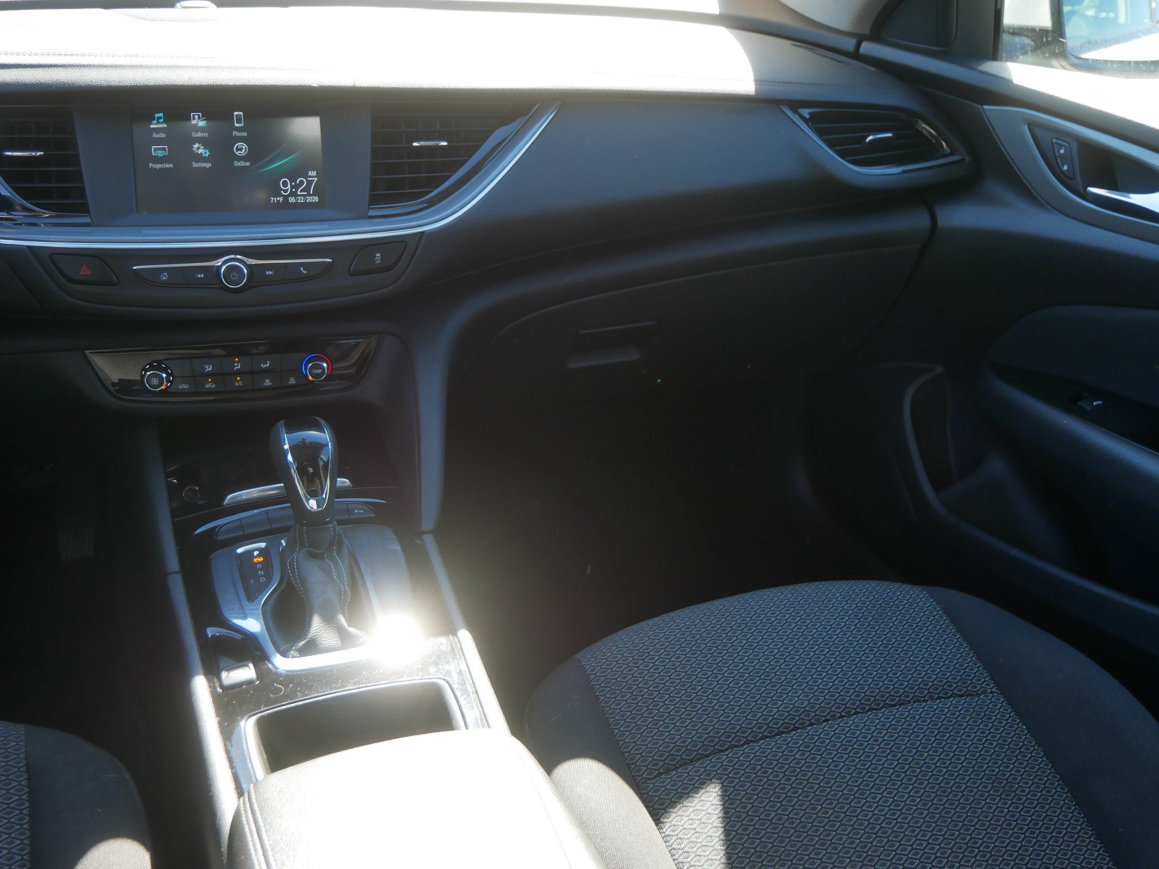 Used 2018 Buick Regal Preferred w/ Driver Confidence Package #1 FWD image 11