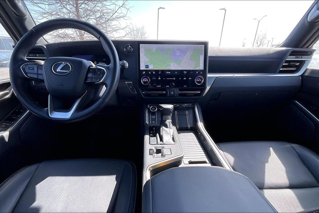 Used 2024 Lexus GX 550 w/ Accessory Package (Z1) image 18