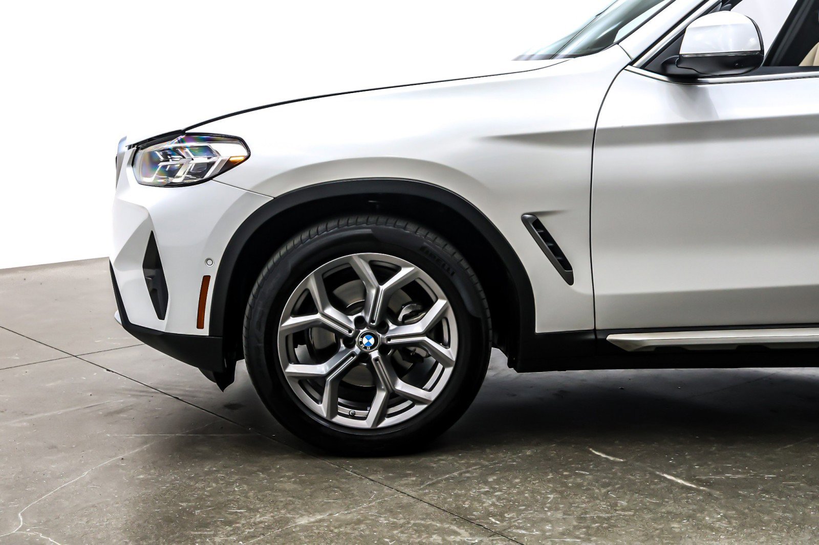 Used 2024 BMW X3 sDrive30i w/ Premium Package image 11