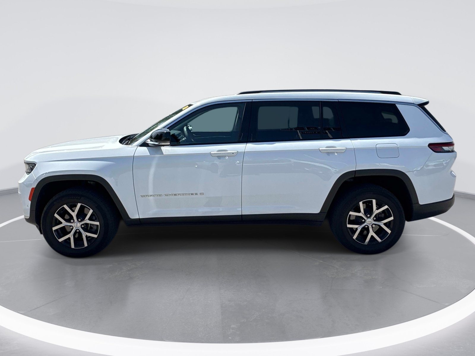 Used 2023 Jeep Grand Cherokee L Limited w/ Luxury Tech Group II AWD/4WD image 5