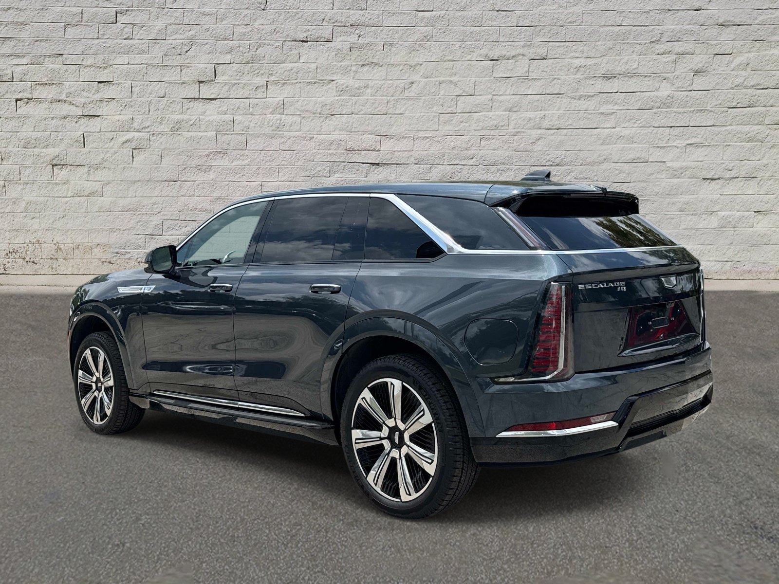 Certified 2026 Cadillac Escalade IQ Luxury 2 AWD/4WD image 3