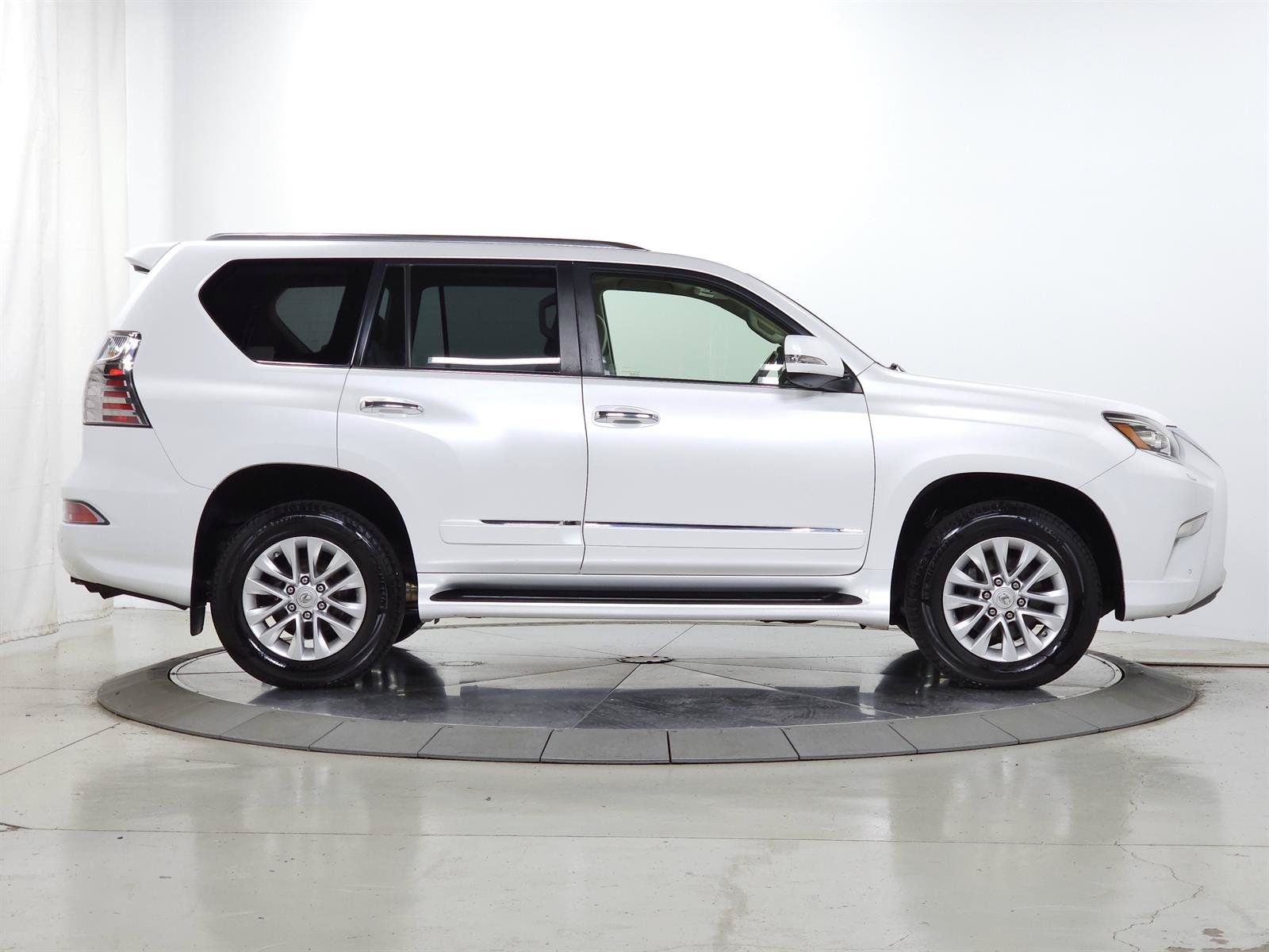 Used 2014 Lexus GX 460 w/ Premium Package AWD/4WD image 9