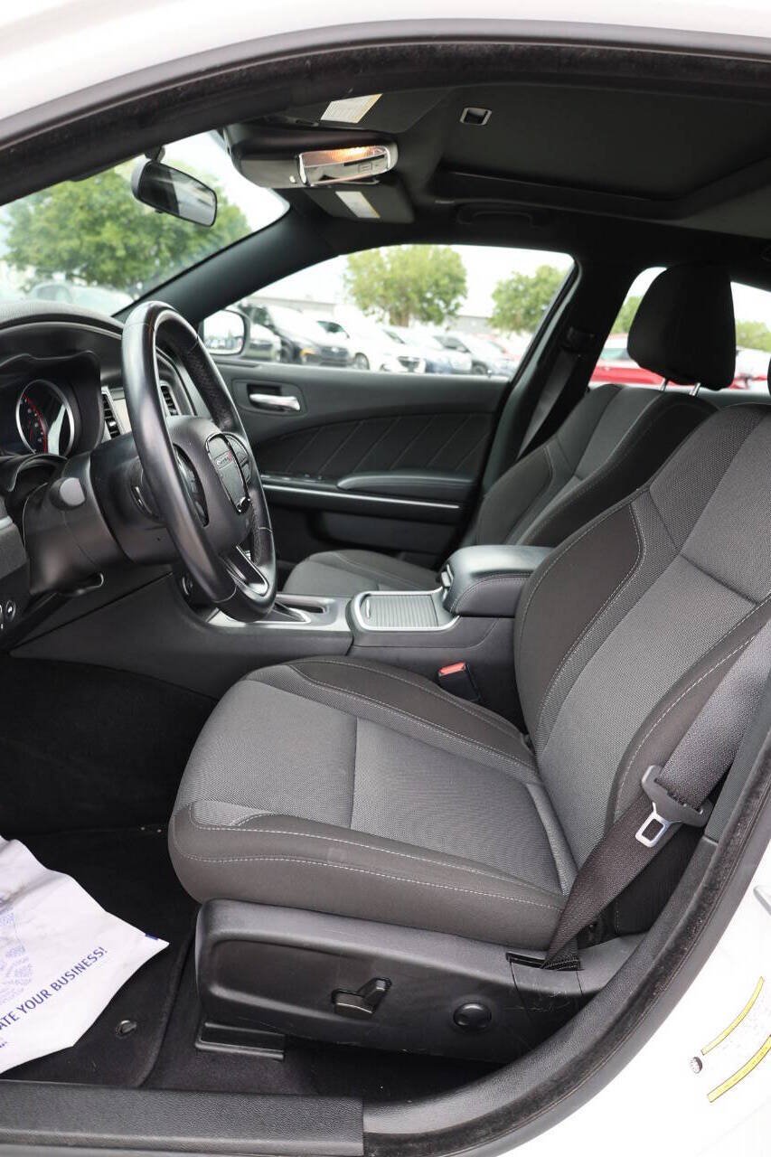 Used 2022 Dodge Charger SXT w/ Driver Convenience Group RWD image 13