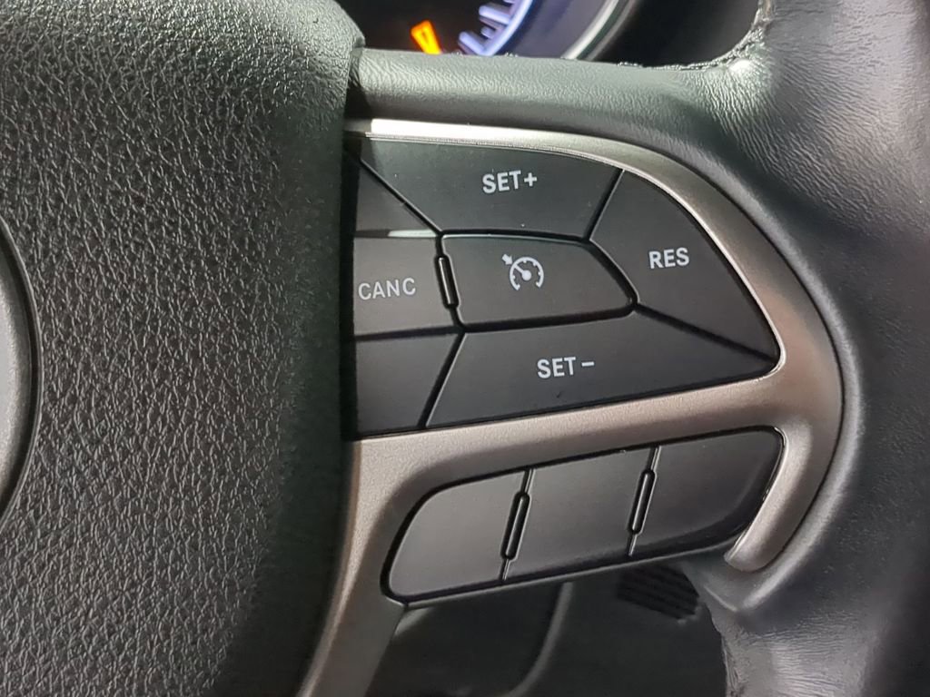 Used 2018 Jeep Grand Cherokee Laredo image 30