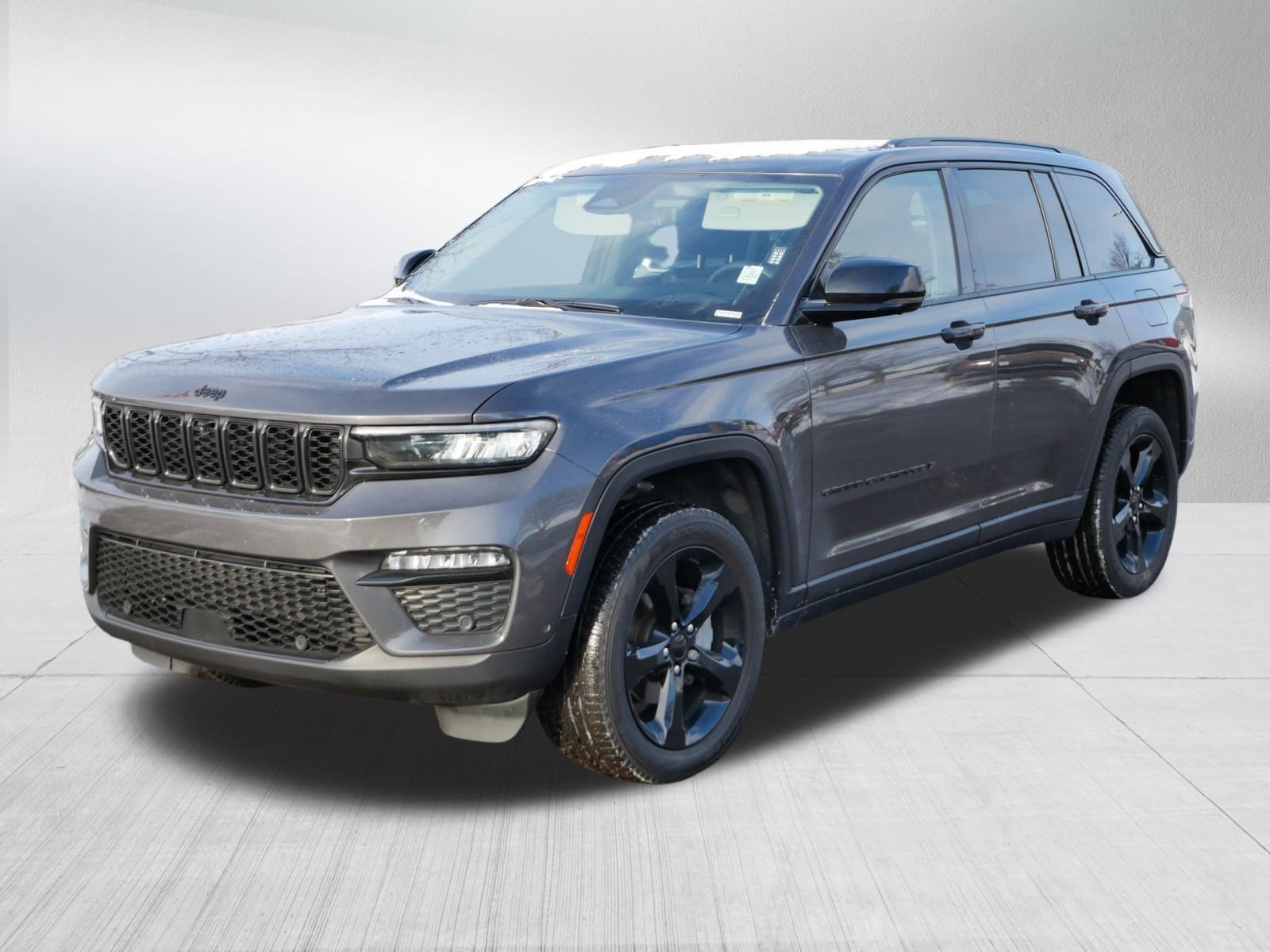 Certified 2023 Jeep Grand Cherokee Limited w/ Luxury Tech Group II image 3