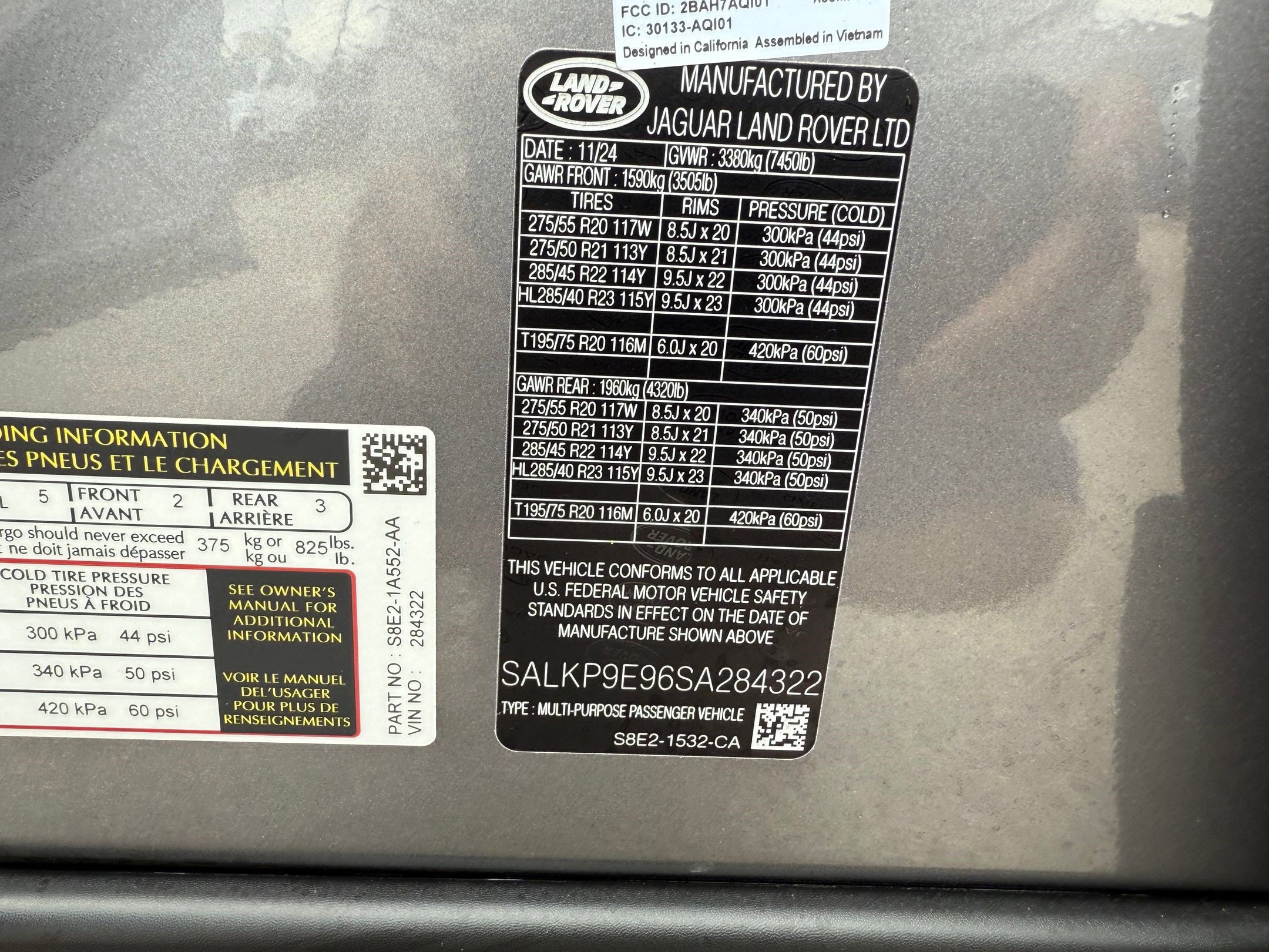 Certified 2025 Land Rover Range Rover SE image 18