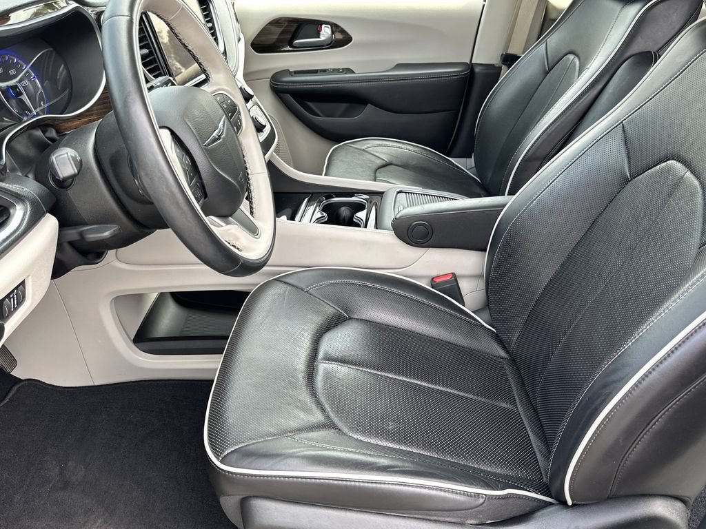 Certified 2021 Chrysler Pacifica Limited w/ Uconnect Theater Family Group AWD/4WD image 14