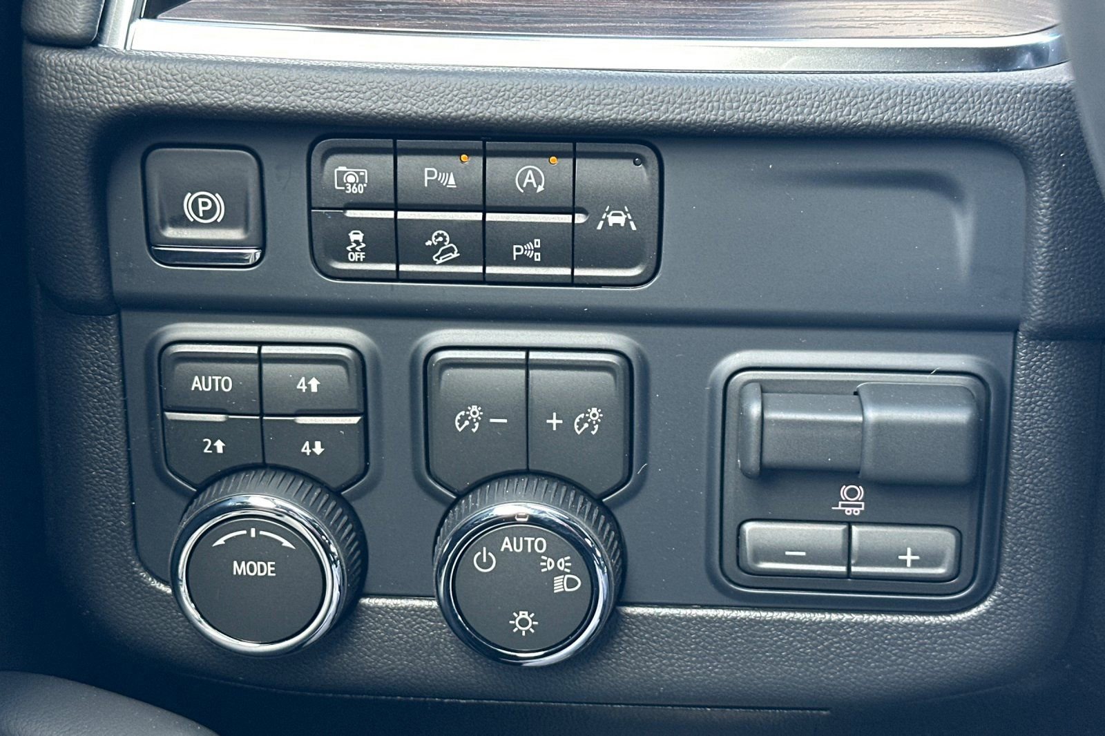 New 2026 Chevrolet Suburban LS AWD/4WD image 32