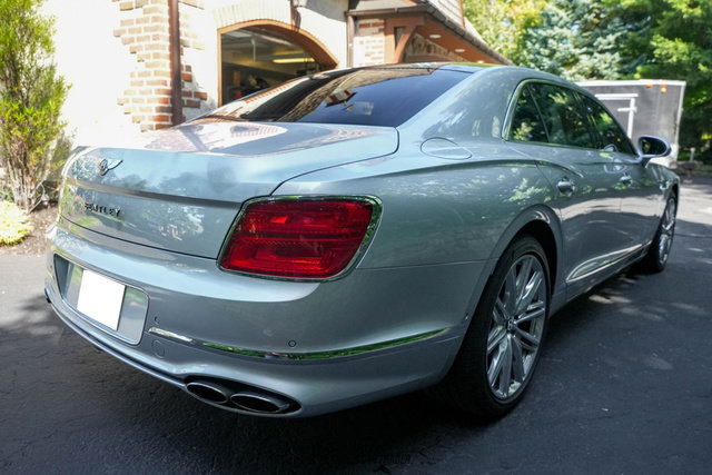 Used 2022 Bentley Flying Spur V8 image 8