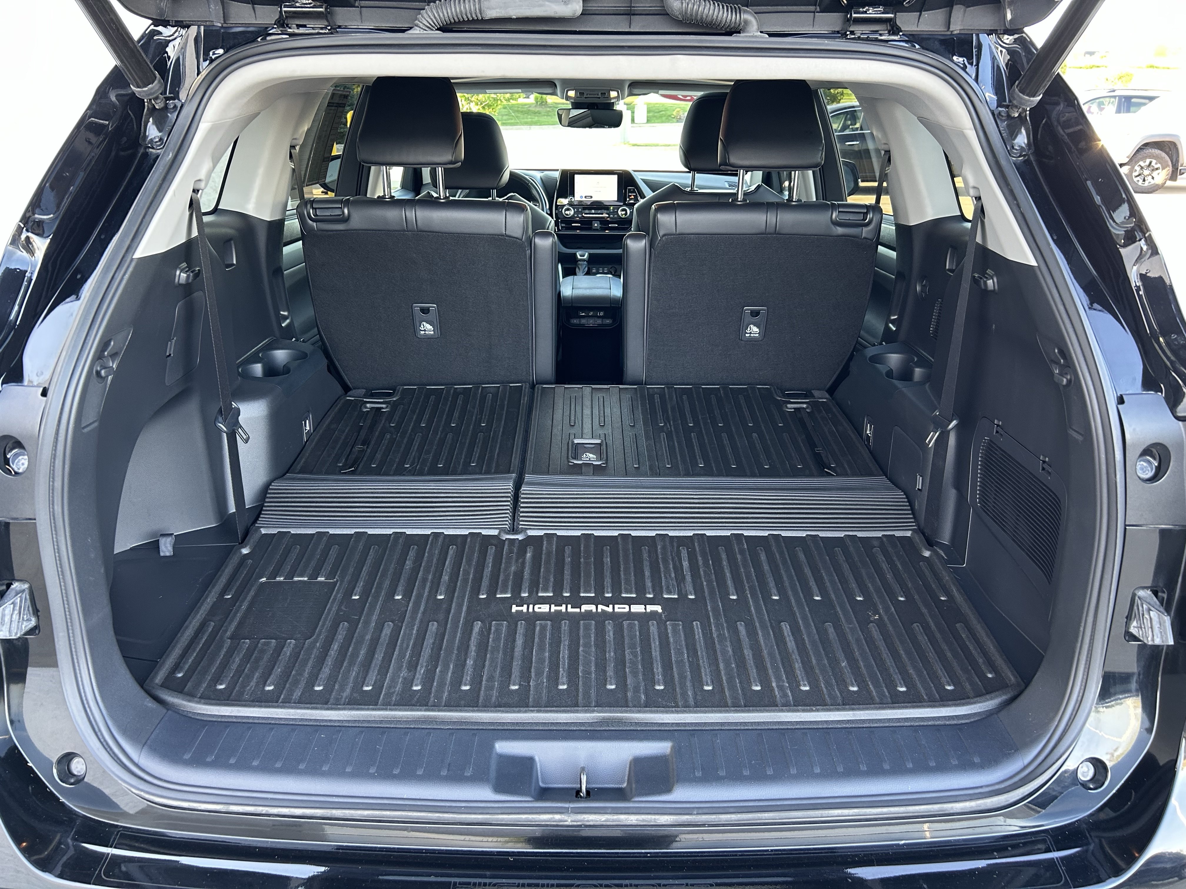 Used 2023 Toyota Highlander XLE AWD/4WD image 23