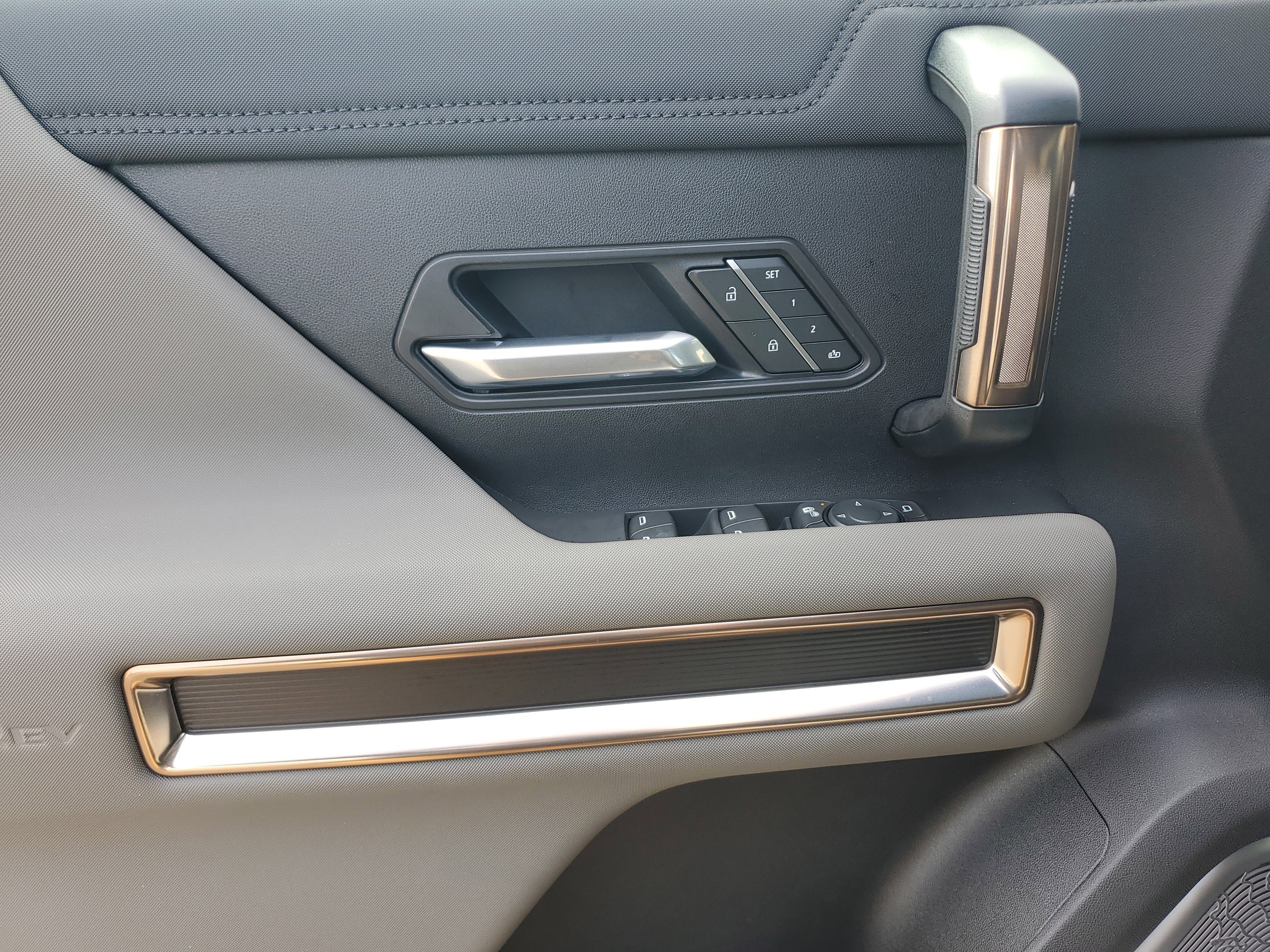 New 2025 GMC Hummer EV 2X image 19