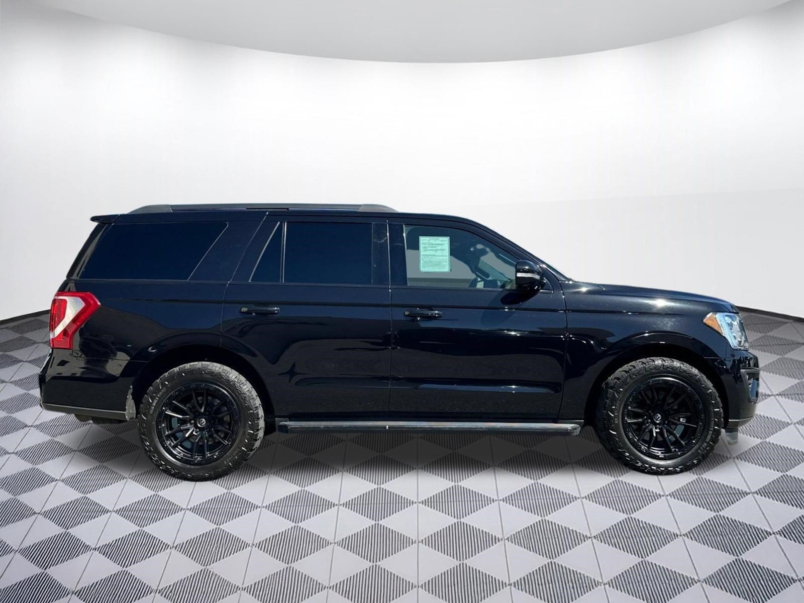 Used 2020 Ford Expedition XLT w/ Equipment Group 202A RWD image 6