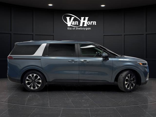 Used 2024 Kia Carnival EX image 2