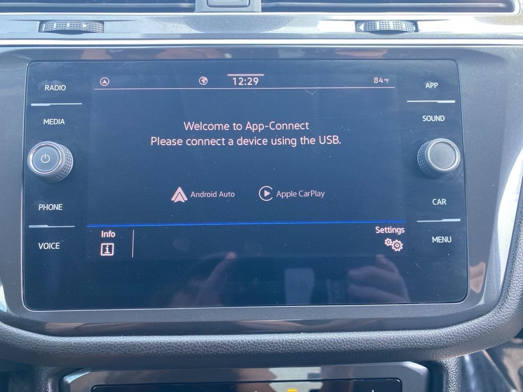 Used 2024 Volkswagen Tiguan SE image 33