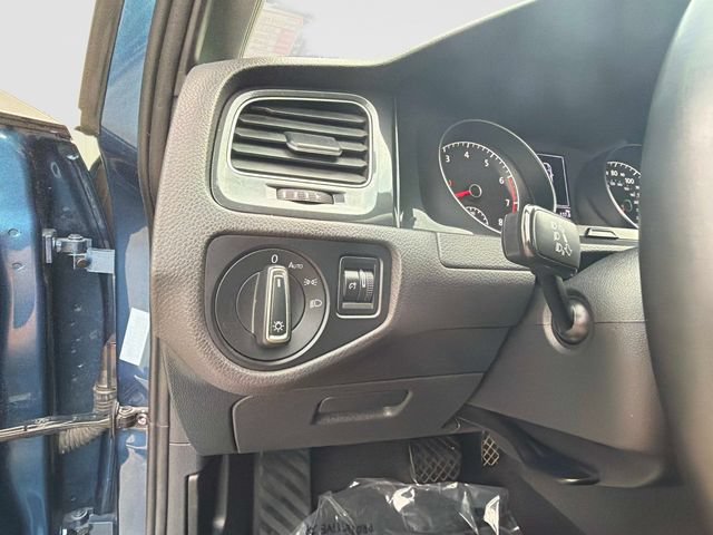 Used 2021 Volkswagen Golf 4-Door FWD image 30