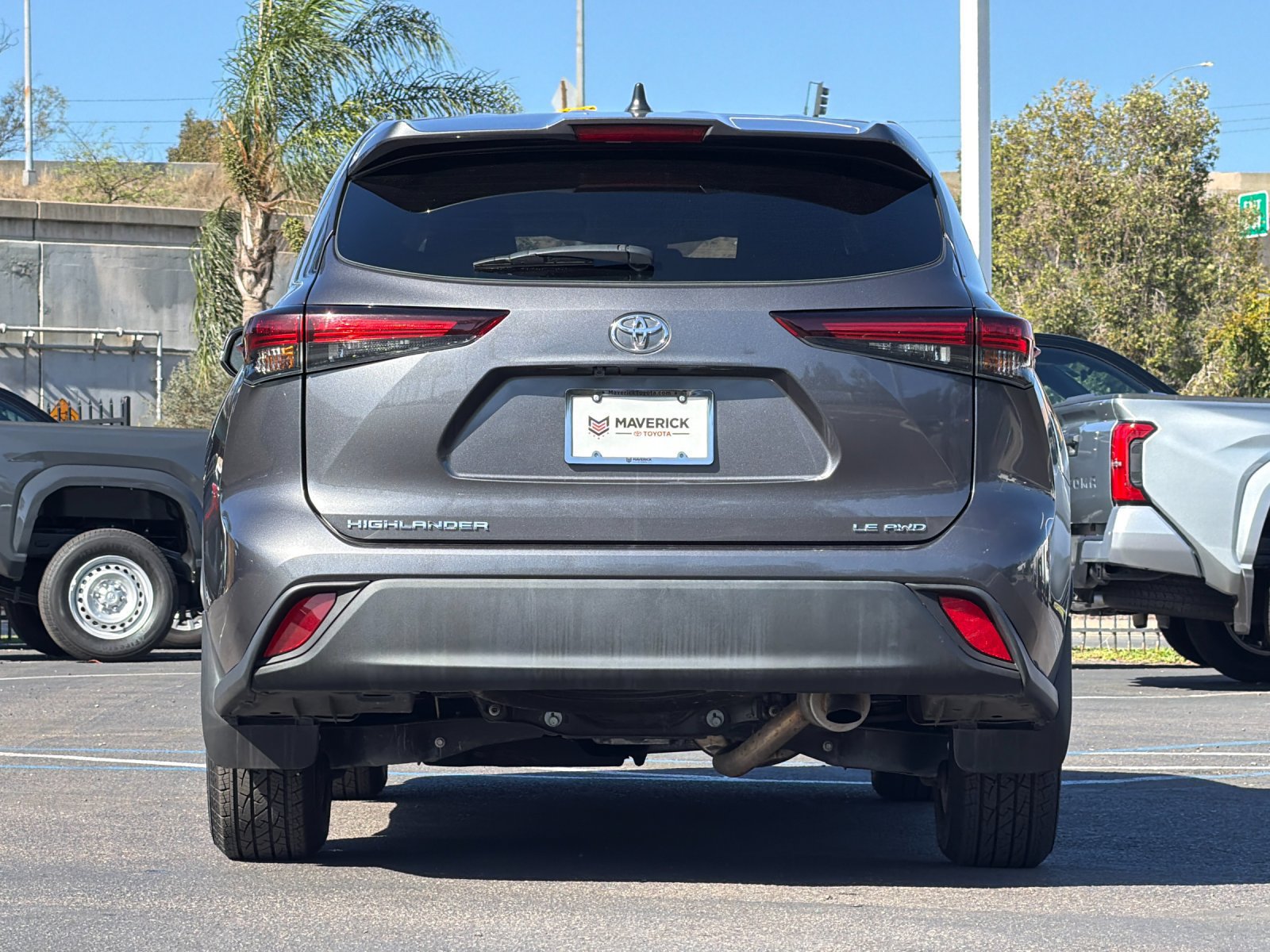 Used 2025 Toyota Highlander LE AWD/4WD image 4