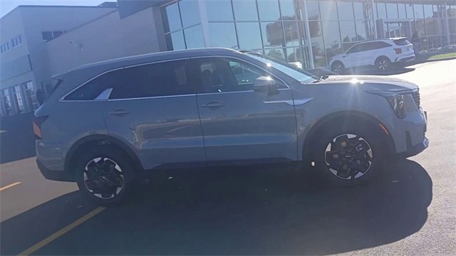 New 2026 Kia Sorento S image 4