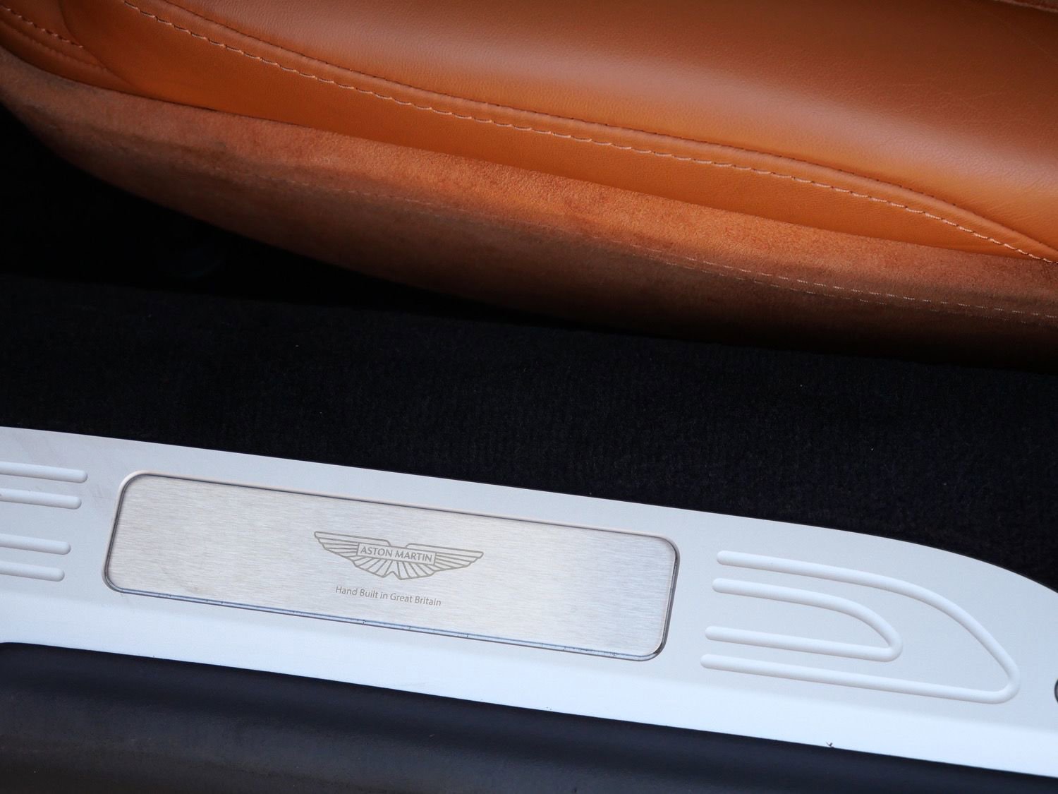 Used 2025 Aston Martin V8 Vantage Coupe image 18