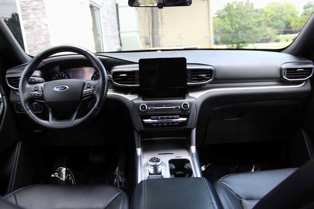Used 2020 Ford Explorer XLT w/ Equipment Group 202A AWD/4WD image 31