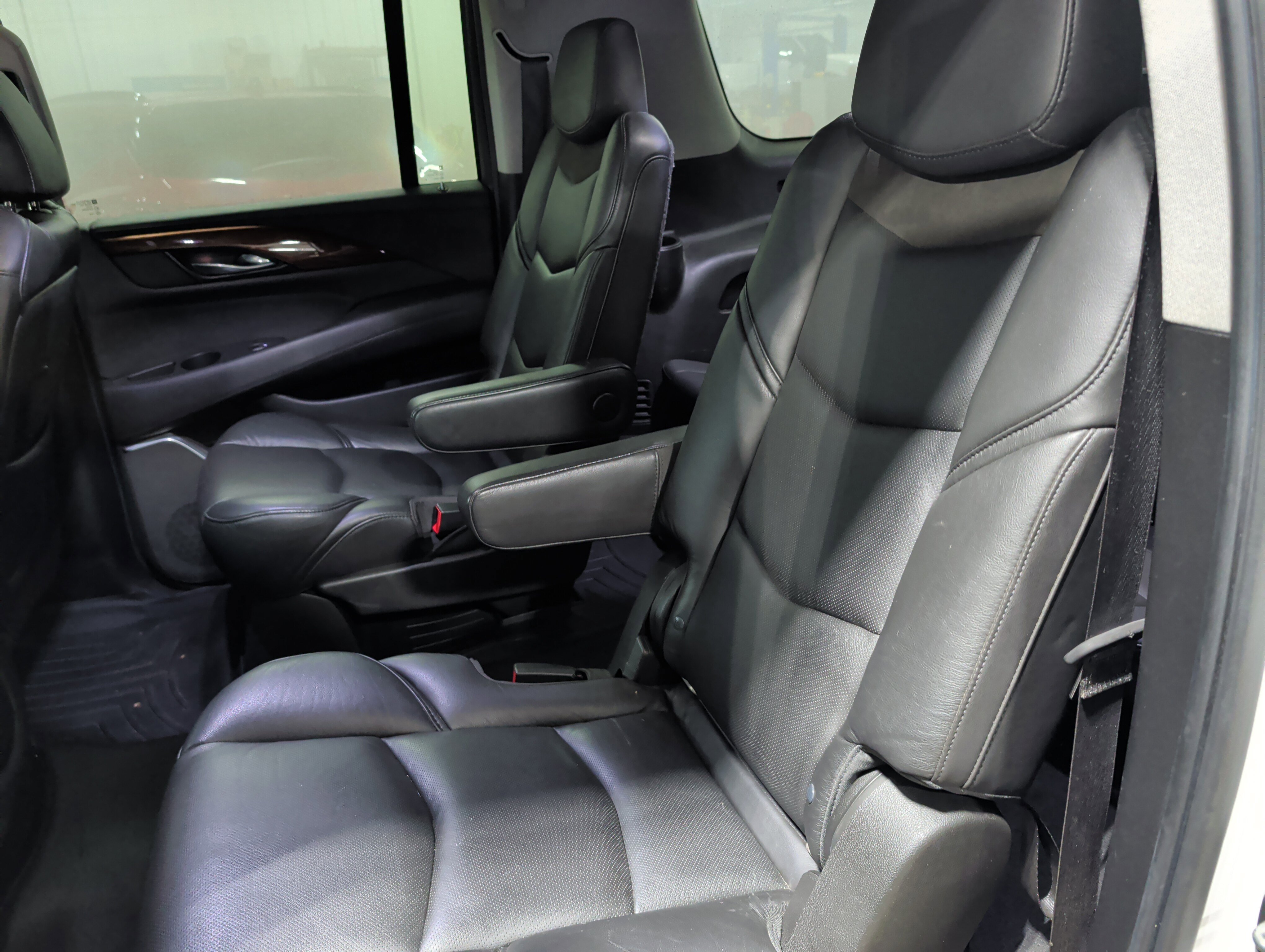 Used 2019 Cadillac Escalade ESV Premium Luxury image 8