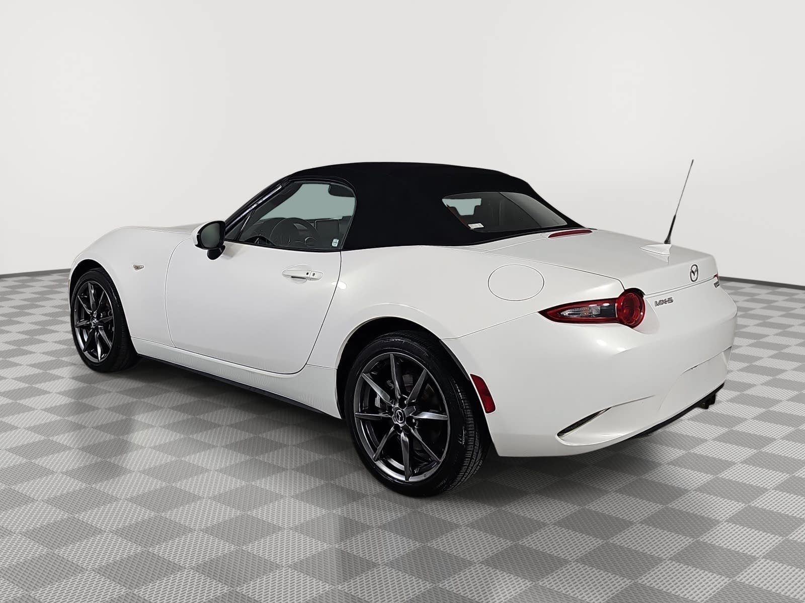 Used 2016 MAZDA MX-5 Miata Grand Touring RWD image 6