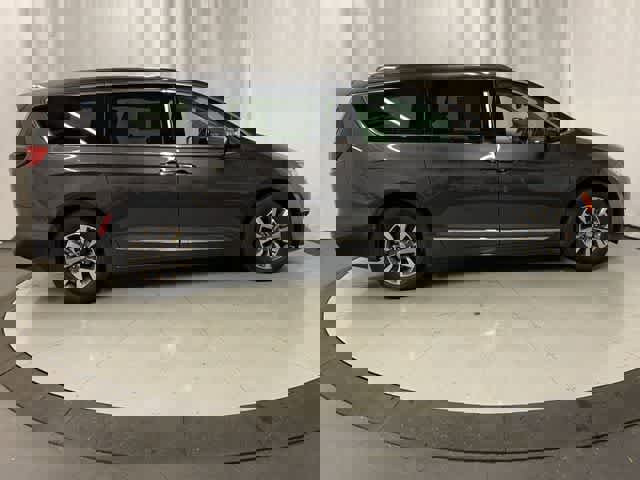 Used 2020 Chrysler Pacifica Limited w/ Advanced Safetytec Group FWD image 26